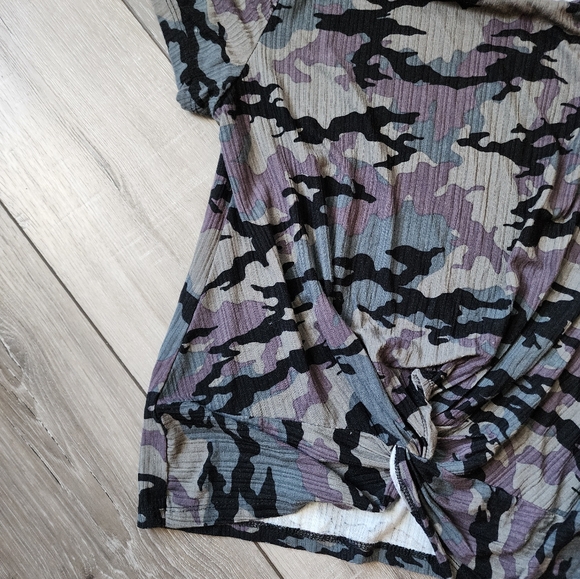 NEW Shortsleeve camo twist tee - Picture 11 of 11